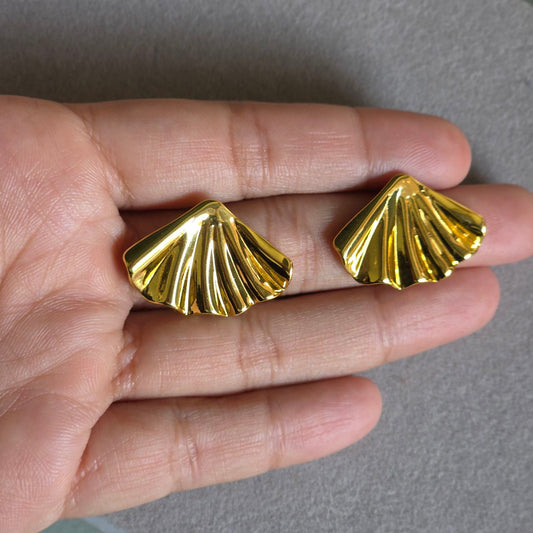 Corea Studs
