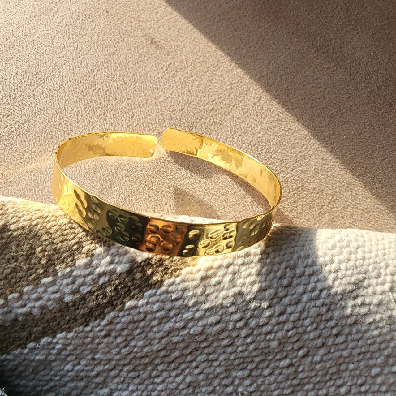 Ananya Armcuff