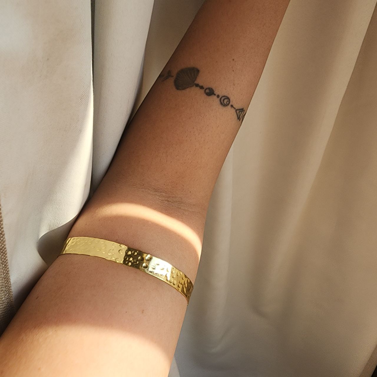 Ananya Armcuff