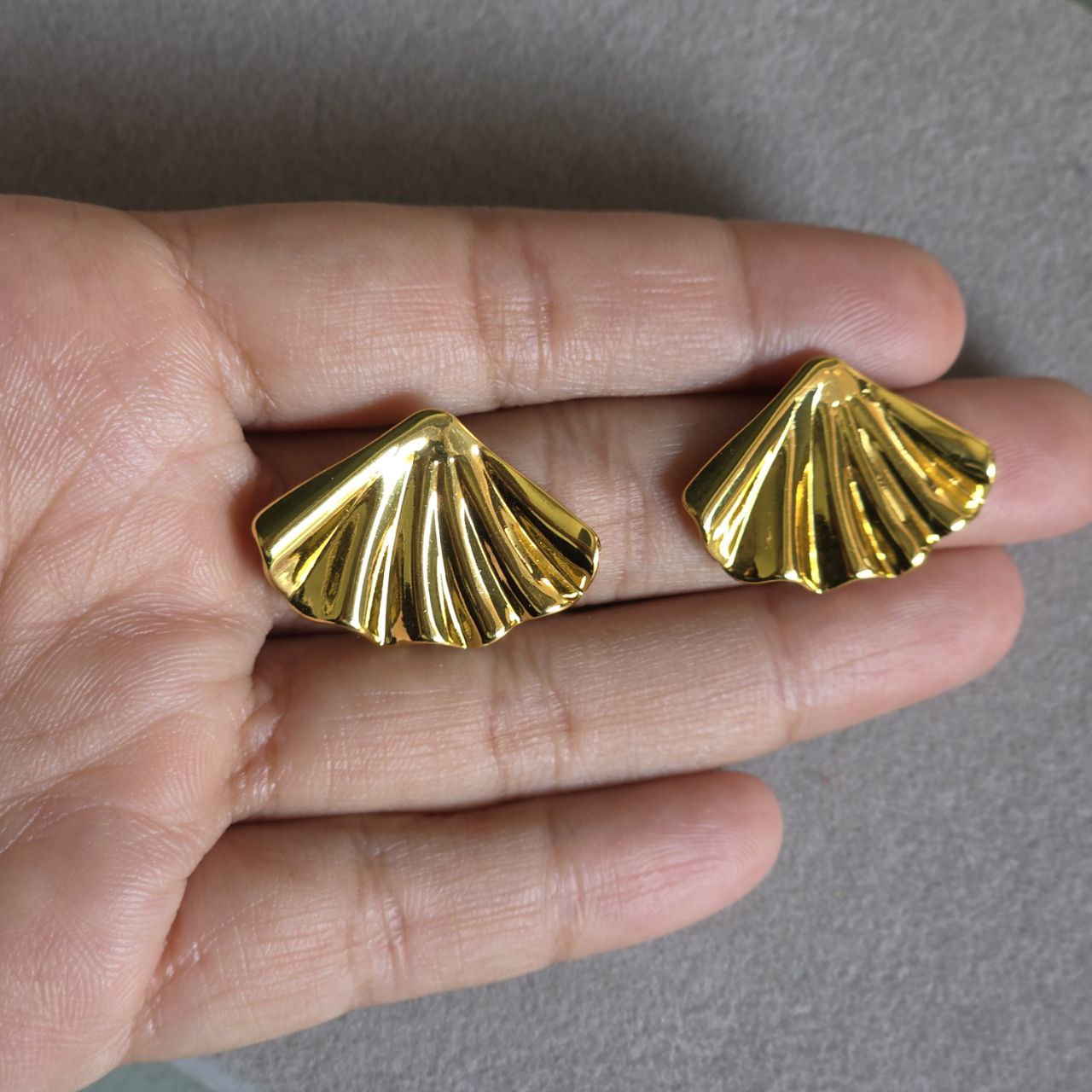 Corea Studs
