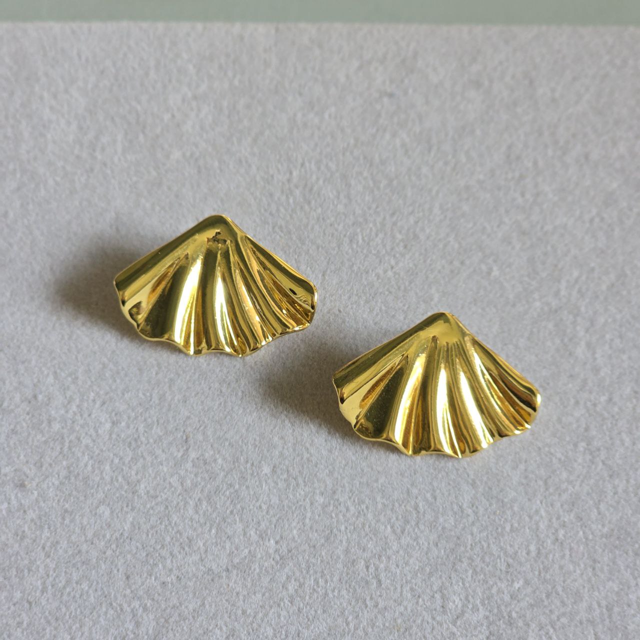 Corea Studs