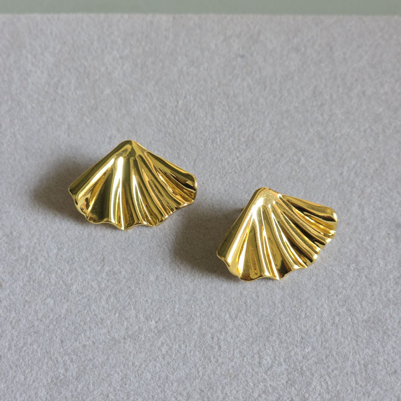 Corea Studs