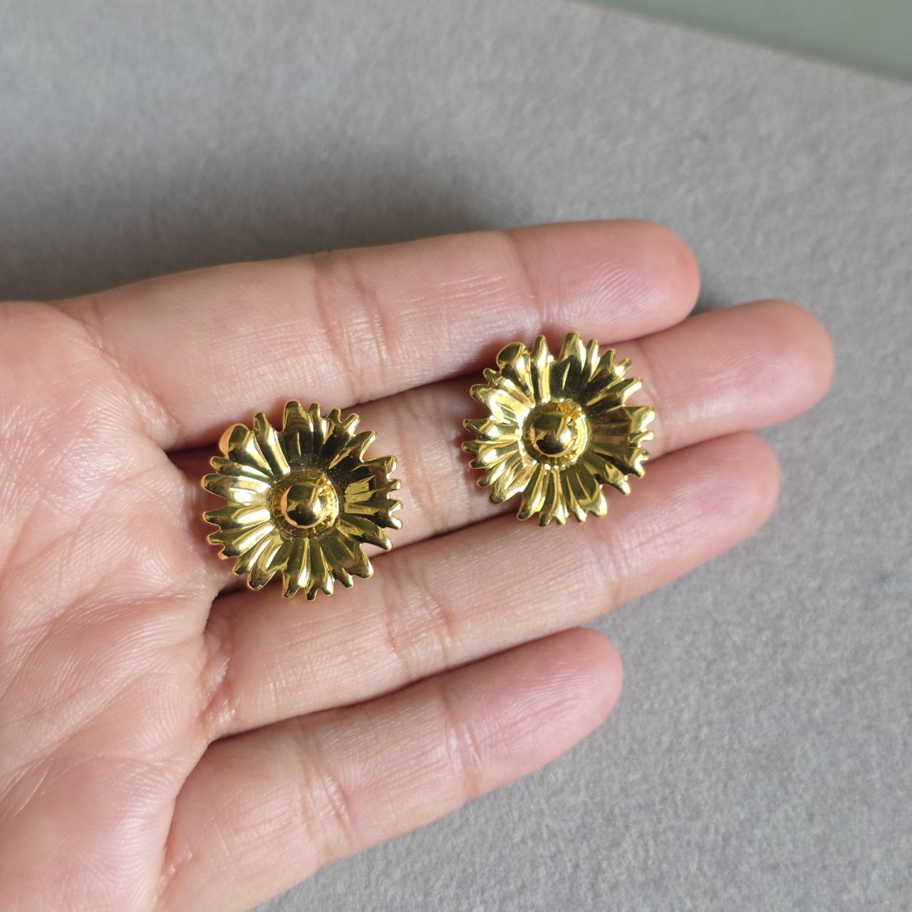 Serix Studs