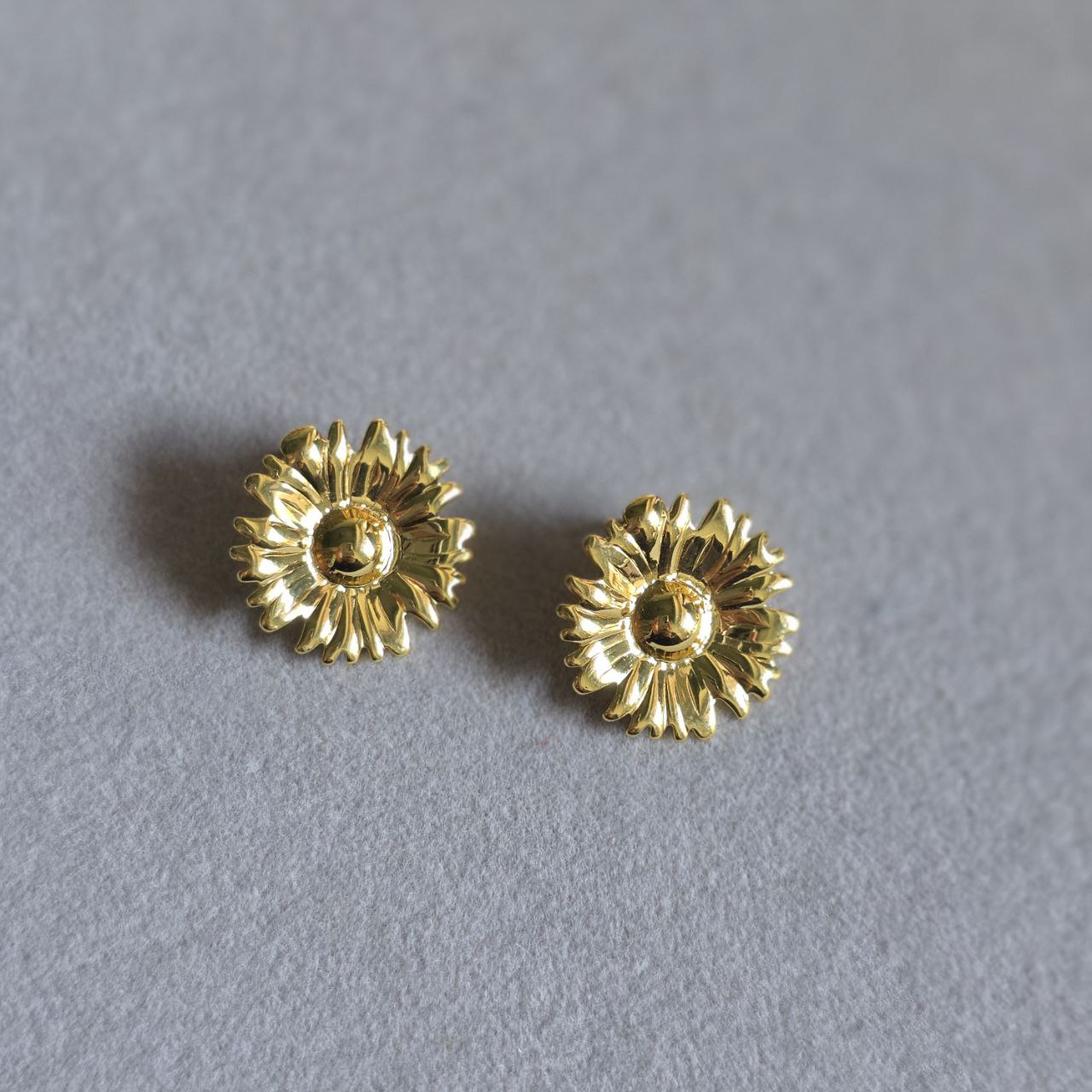 Serix Studs