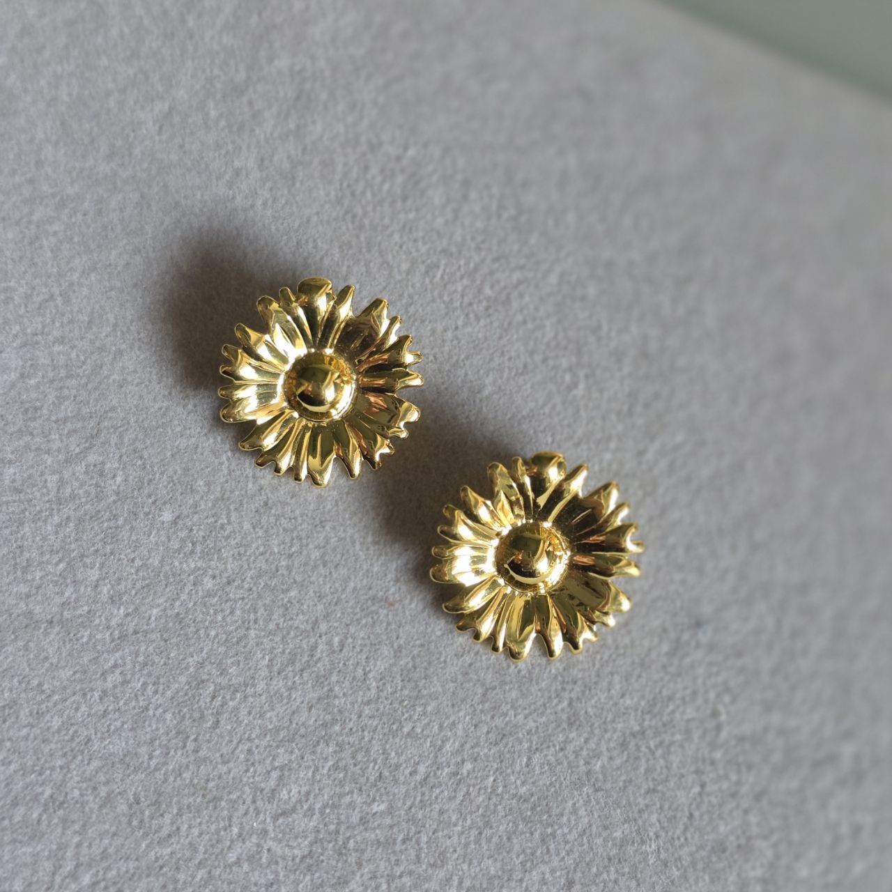 Serix Studs