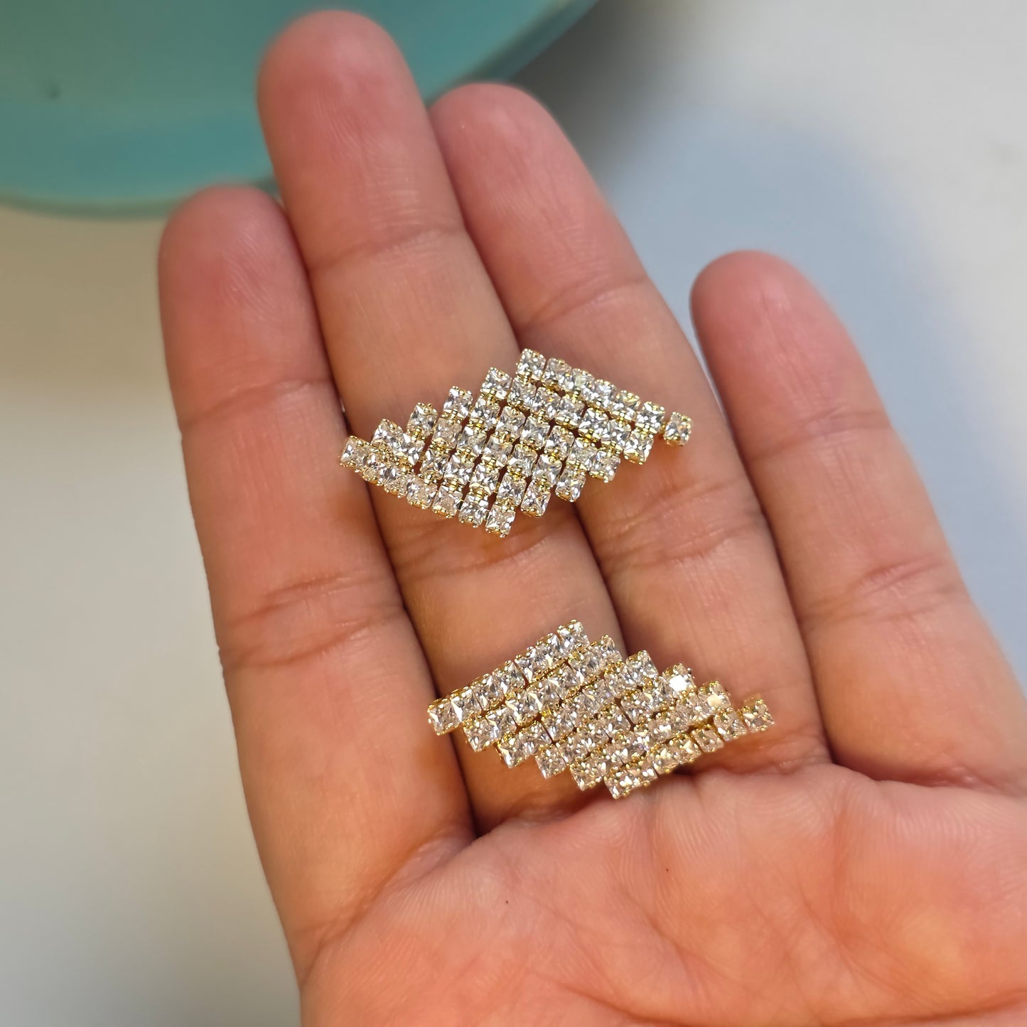 Gleam Studs