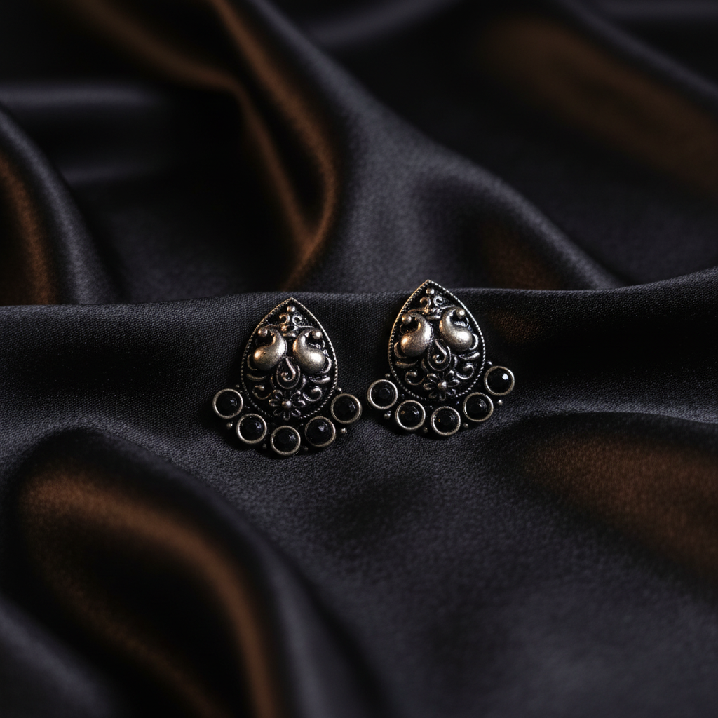 Mavi Studs