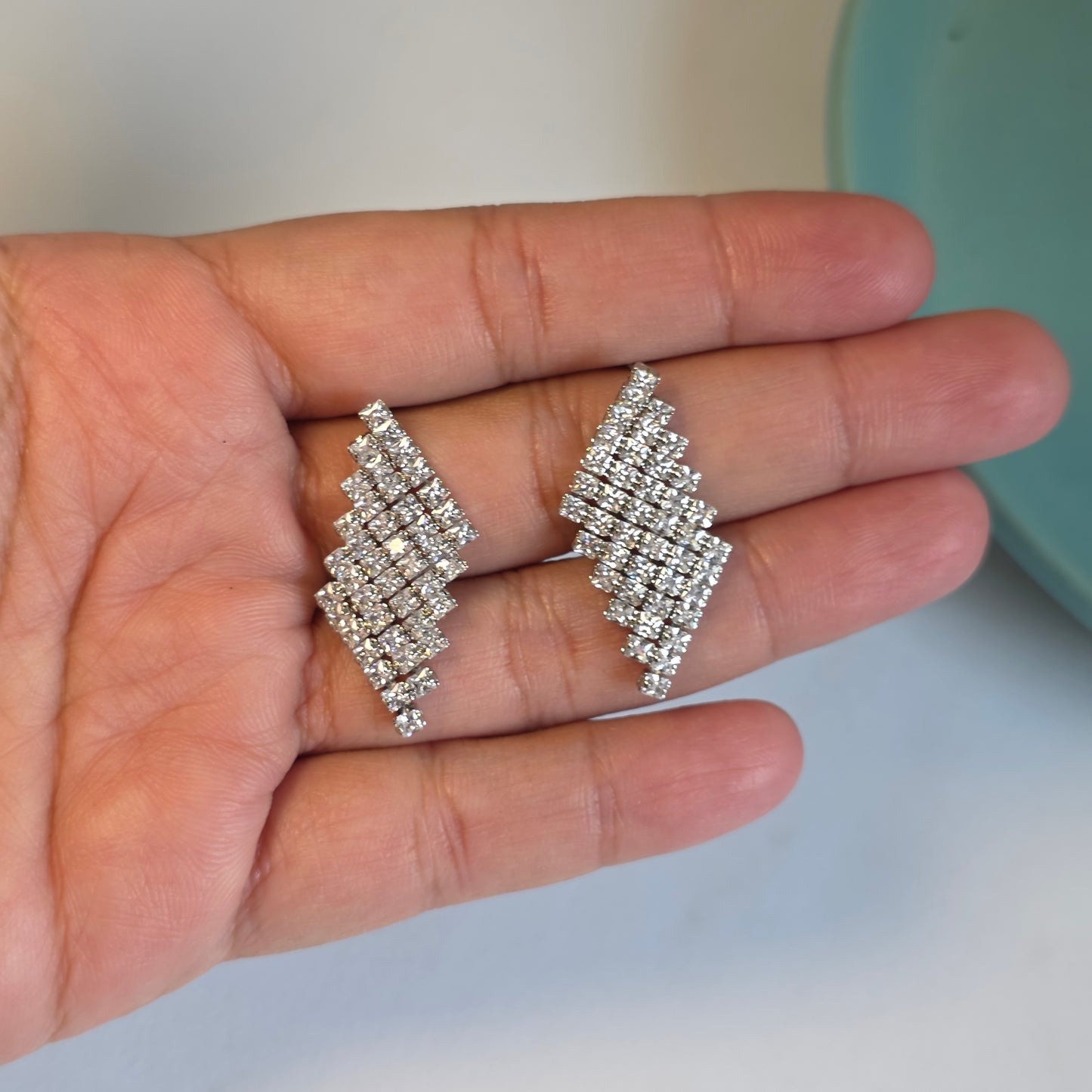 Gleam Studs